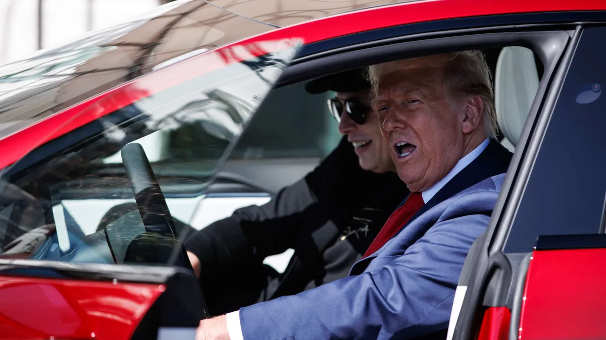 Amerikan autoteollisuus painoi paniikkinappulaa – Trumpin Kiina-kommentit säikäyttivät