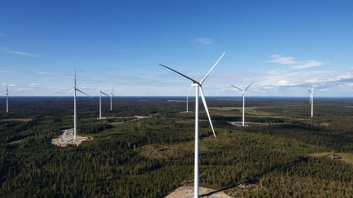 Yhtiö aikoo rakentaa satojen hehtaarien aurinkopaneelikenttiä Suomeen:  ”Buumi on vasta tulossa” | Talouselämä