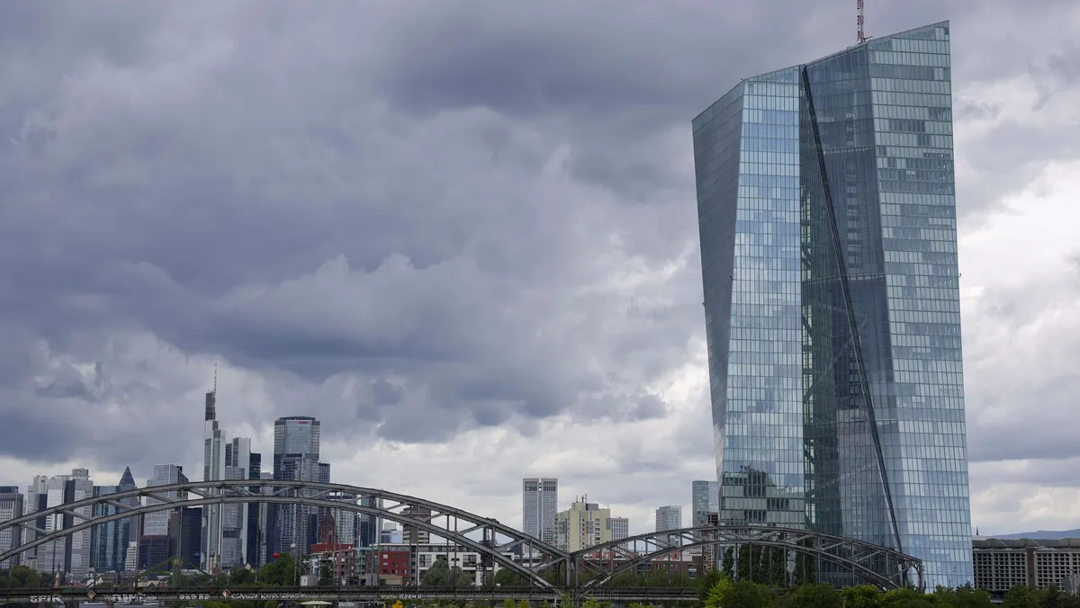 INTEREST RATES AND CURRENCIES: The reasons for the ECB to continue on a stable line