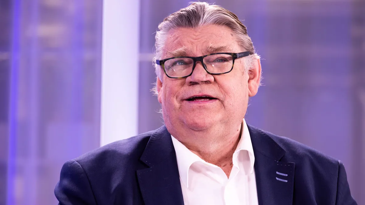 ”Perussuomalaiset sukeltaa” ja sinipuna tulee, löylyttää Timo Soini ...