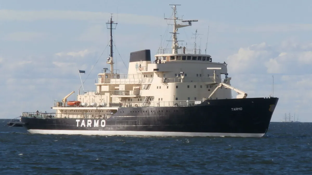 Suomen 63 v sitten tekemä Viron jäänmurtaja hajoaa käsiin – Venäjän takia uutta ei kyetä ostamaan, ja nyt on vaara käsillä