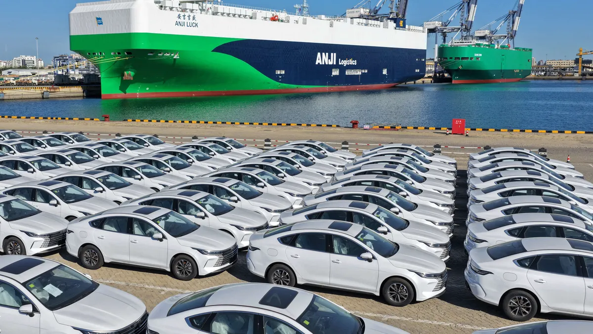EU leikkaa sadoilla tuhansilla autoilla kiinalaisten hybridituontia – Rajoitukset voimaan jo joulukuussa
