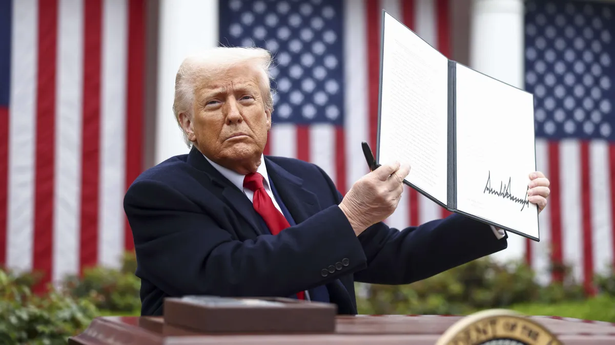 Vuosi sitten Trump lupasi jotain suurta – näin kävi todellisuudessa