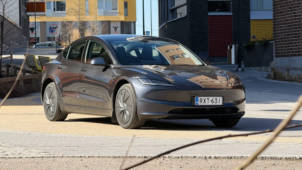 Halpis-Teslat saapuivat Suomeen – Tällainen on uusi hinnat alkaen -malli