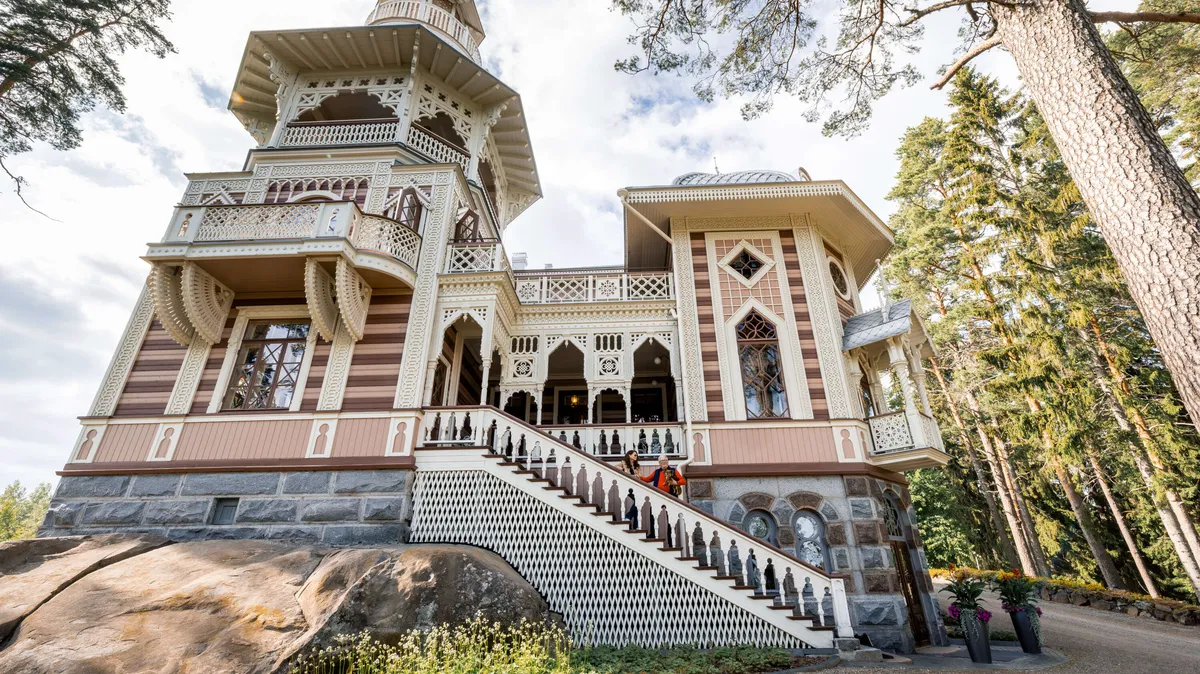 Kauppaneuvoksen heräteostos: Kyösti Kakkonen remontoi Rauhalinnan pitsihuvilan 15 miljoonalla eurolla