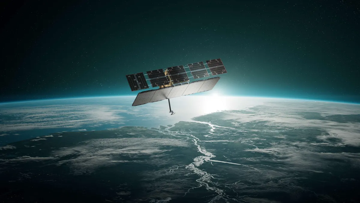 Venäjä jahtasi Iceyen satelliittia avaruudessa – Asiantuntija: Tästä on kyse