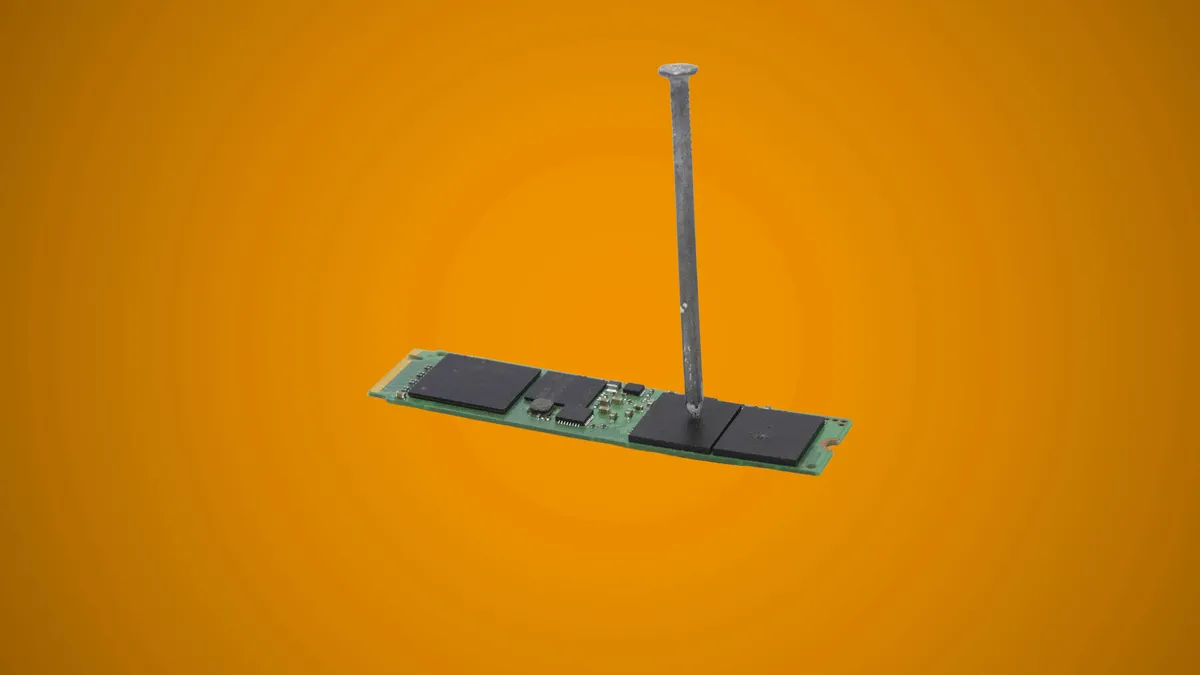 Vasaralle töitä: Näin pistät päreiksi toimimattoman laitteesi tiedot