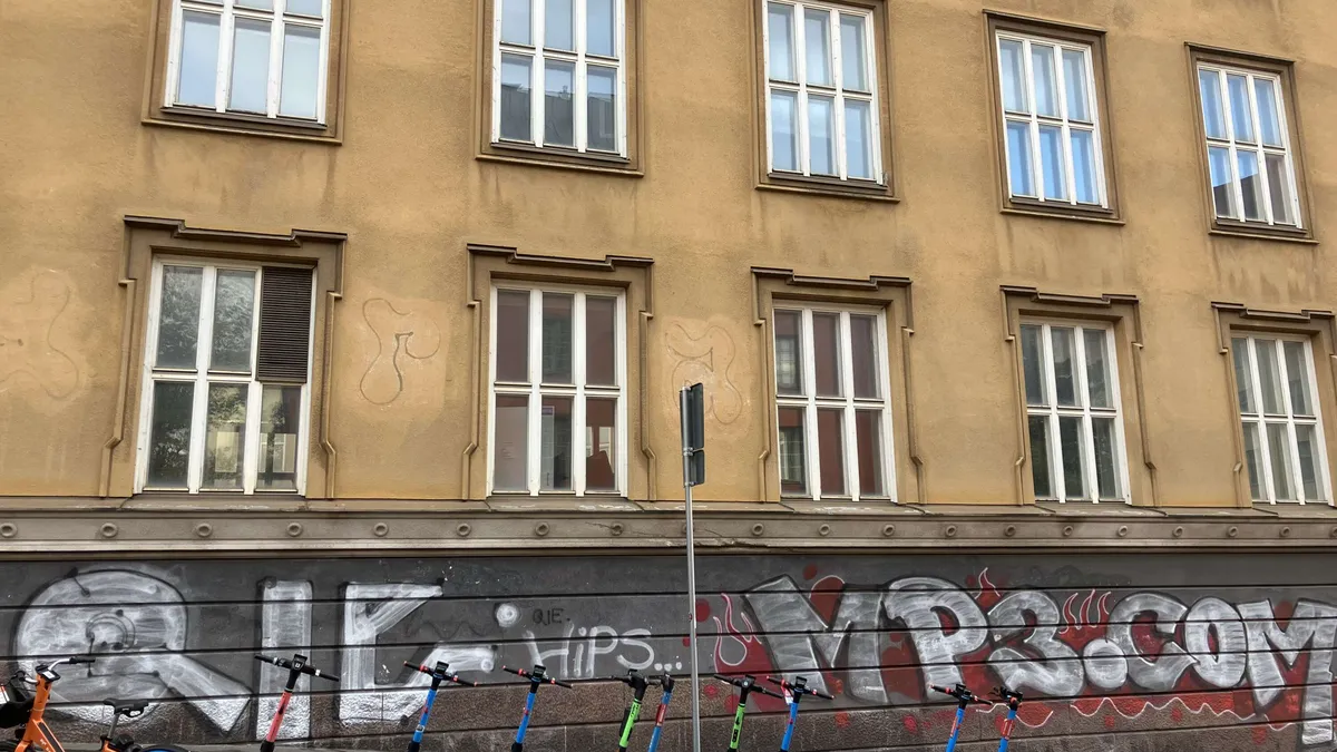 Seiniä sotketaan – Asuntosijoittajan ostamat talot tyhjinä Helsingissä