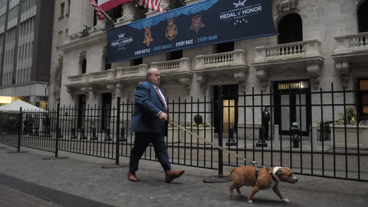 Markkinat laskevat Yhdysvaltain ja Iranin mahdollisten neuvottelujen odotuksessa New Yorkissa
