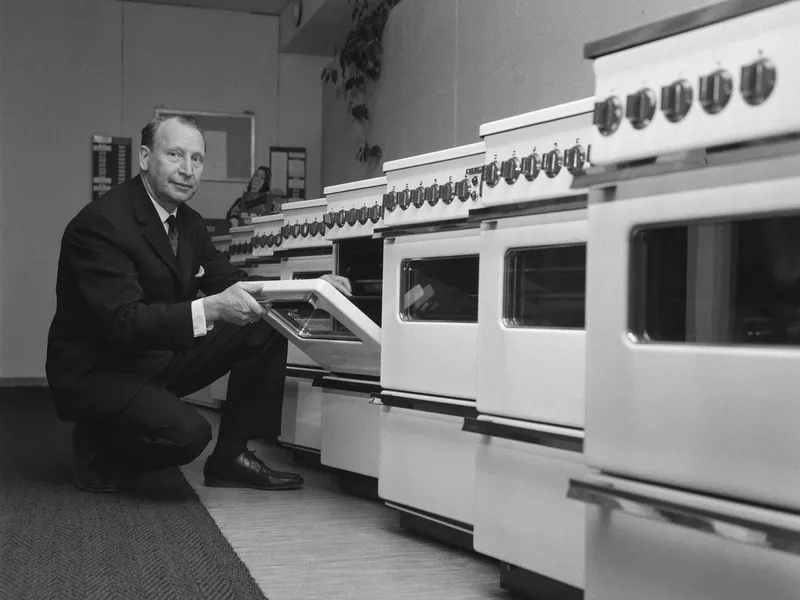 Slev-sähköliesitehtaan perustaja ja toimitusjohtaja Erik Isomaa syyskuussa 1967.