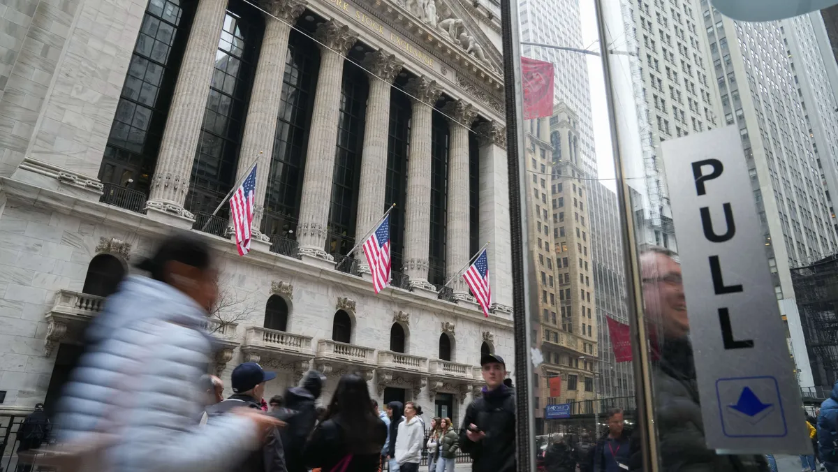 Bitcoin Recovers, Wall Street Turns Up