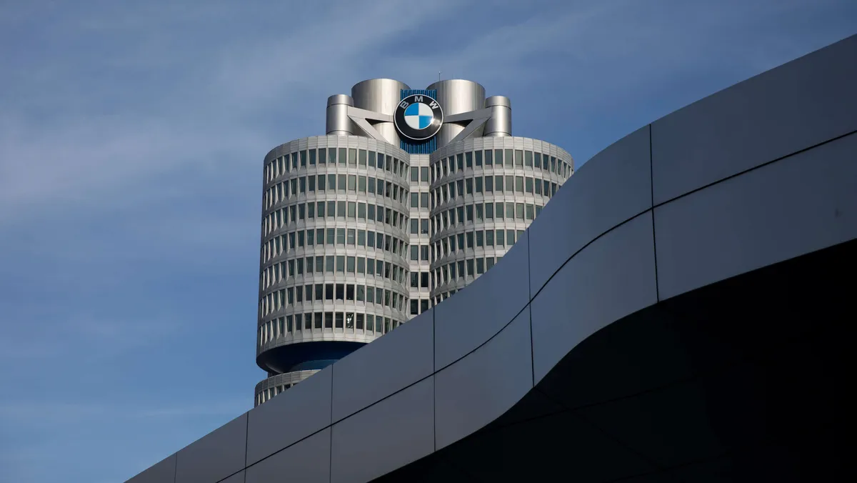 BMW passittaa joka viidennen pomonsa kilometritehtaalle
