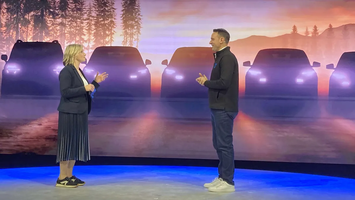 Ford-pomo nosti sotalipun salkoon – Sarjatulella uusia automalleja Eurooppaan