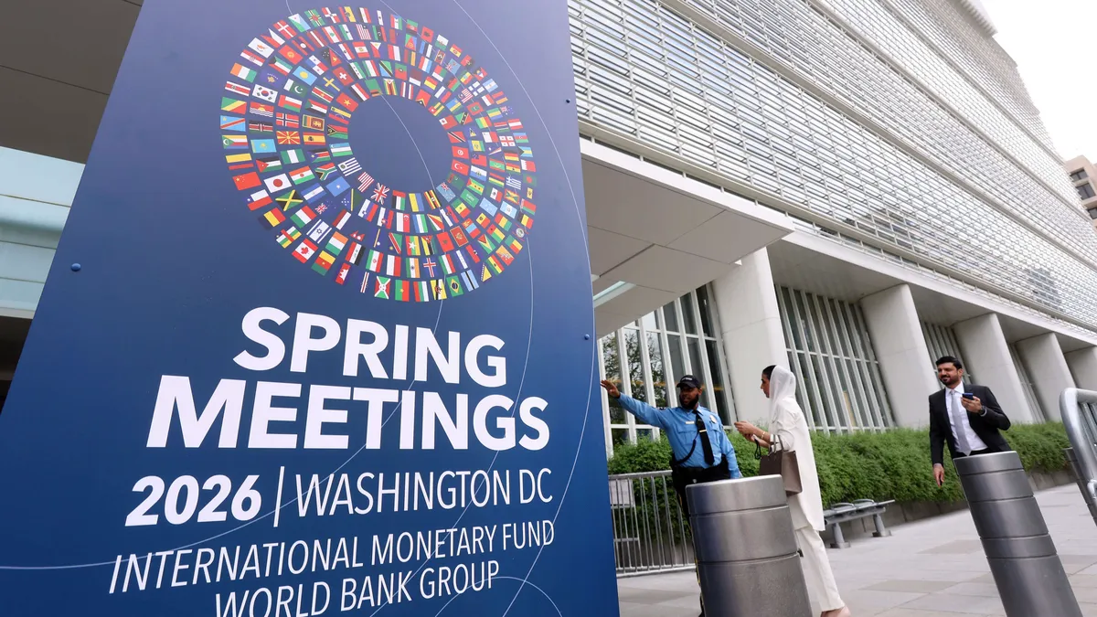 Nyt se sanottiin ääneen: Donald Trump lietsoi ennennäkemättömän kriisin – Paluu normaaliin kestää 2-5 vuotta