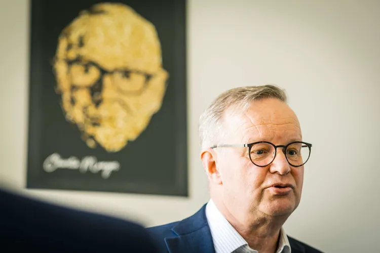 Propriuksella salkunhoitaja Mika Heikkilän muistuttajana on seinillä Charlie Mungerin kaltaisia sijoittajalegendoja.