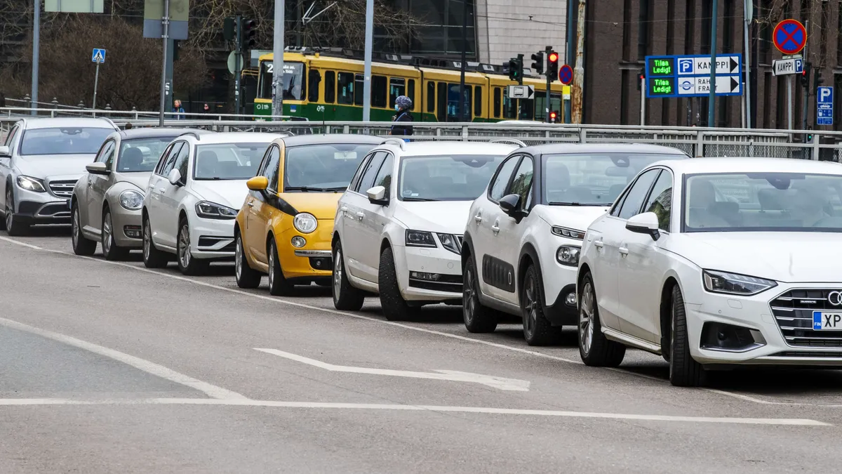 Pakollisen vakuutuksen hinta voi nousta yllättäen: Asiantuntija avaa nyt syitä