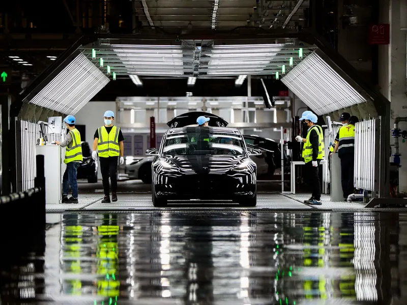 Teslan Shanghain-tehtaalla oli keväällä tuotannonkeskeytyksiä Kiinan koronasulkujen vuoksi.