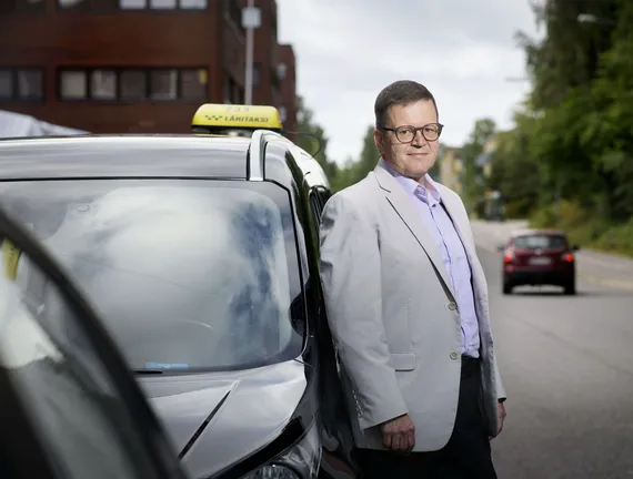 Uberin lobbaama taksiuudistus ajoi alan kaaokseen – nyt Taksiliitto yrittää  korjata ”vallankumouksen” | Uusi Suomi