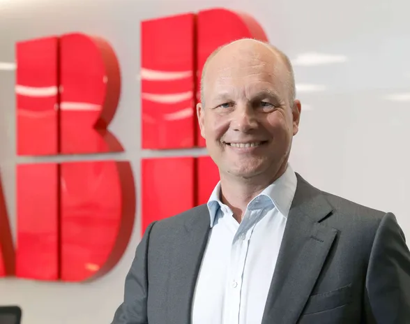 ABB:n talousjohtaja Timo Ihamuotila uskoo, että yhtiö saa siirrettyä nousseita raaka-ainekustannuksia omiin hintoihinsa. ”Tuotteidemme hinnoitteluvoima on hyvä, sanoisin jopa erittäin hyvä.”