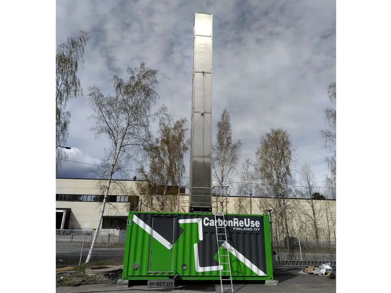 Carbon Reuse Finlandin tekniikka valittiin VTT:n ja Nesteen johtamaan synteettisten polttoaineiden E-Fuel-tutkimushankkeeseen. Kuva toukokuun alusta 2023, muutama viikko ennen demonstraation käynnistämistä.