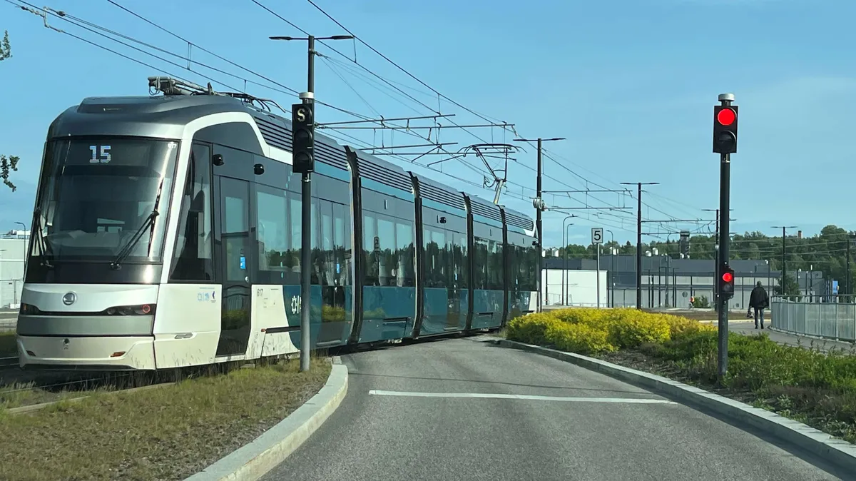 Raitiovaunuratkaisulle sinetti – KHO:lta ei valituslupaa Škoda Trans­techille