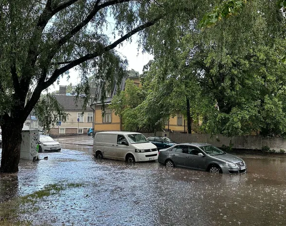 Rankkasateet ovat aiheuttaneet tänäkin kesänä kaupunkitulvia. Heinäkuussa tulvi Helsingin Puu-Vallilassa.