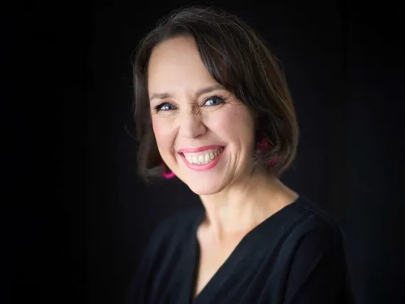 Iina Vartia on nyt vaikeassa paikassa – Hänellä on vuosi aikaa kääntää parjattu Apotti ympäri, eikä tehtävä ole helppo