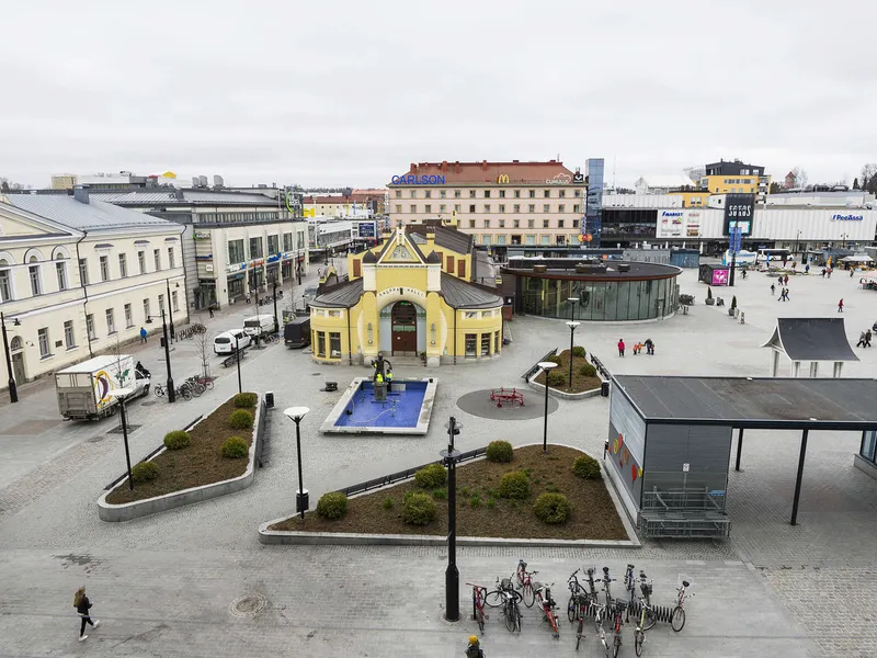 Kuopion kaupunki joutui aloittamaan yt-neuvottelut, jotka voivat johtaa 200 työntekijän vähentämiseen, kun kaupungin taloutta yritetään tasapainottaa.