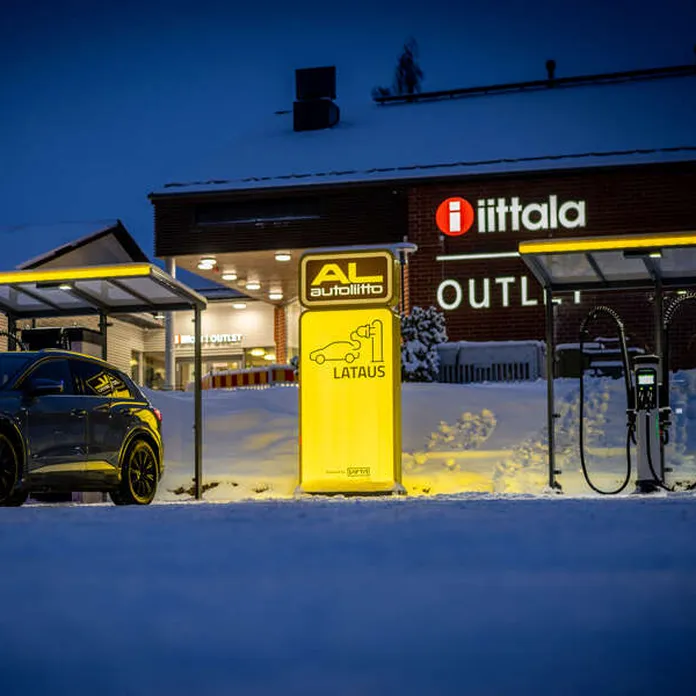 Autoliitto rakentaa sähköautojen latausverkostoa: tämän vuoden tavoitteena  20 asemaa – Ensimmäinen aukesi Iittalaan | Tekniikka&Talous