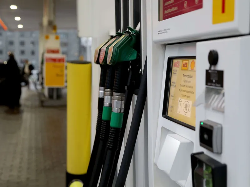 Lokakuussa bensa oli noin 15 prosenttia kalliimpaa kuin vuosi sitten. Dieselissä nousu oli 33 prosenttia ja kevyessä polttoöljyssä 69 prosenttia.
