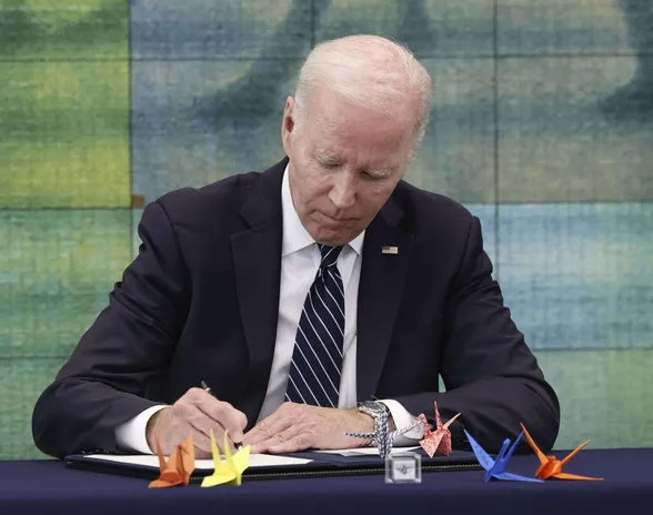 Yhdysvaltain presidentti Joe Biden ei enää vastusta amerikkalaisvalmisteisten F-16-hävittäjien lähettämistä Ukrainaan.