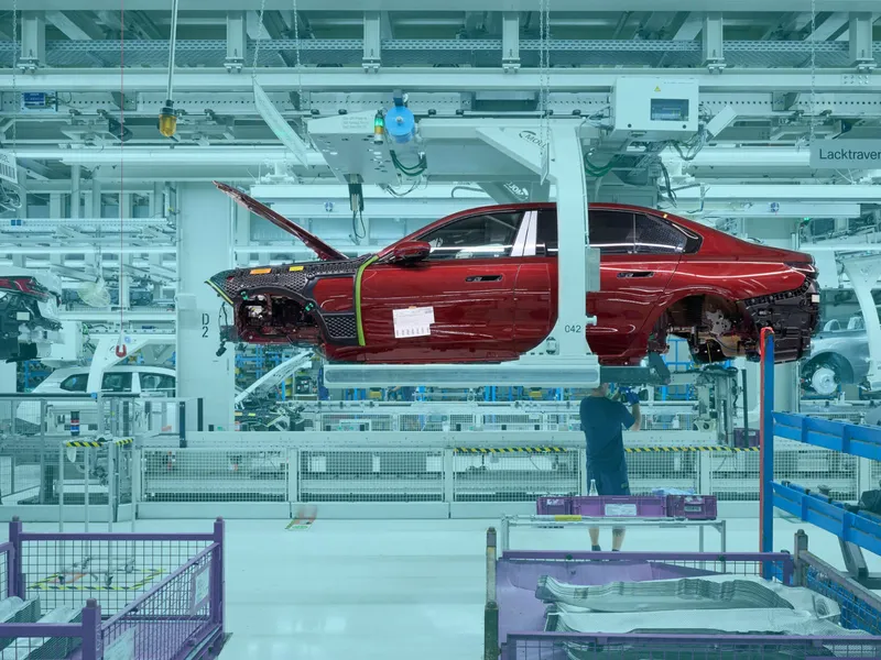 BMW i7:n tuotantolinja Dingolfingin tehtaalla. Kuvituskuva.