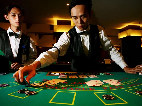 Pokerin pelaajat lyövät vetoa kaikesta | Uusi Suomi
