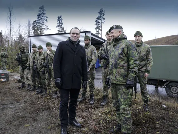 Entä jos Helsinkiin ilmestyisi ”vihreitä miehiä”? – 9000 sotilaan  harjoituksessa torjuttiin Vuosaareen ajettu ”säteilevä alus” | Uusi Suomi