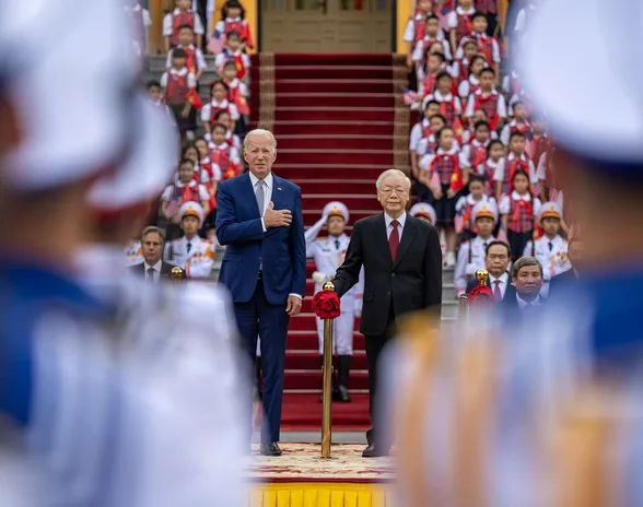 Joe Biden tapasi sunnuntaina Nguyen Phu Trongin.