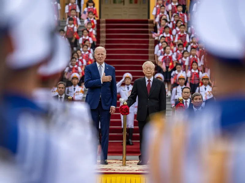 Joe Biden tapasi sunnuntaina Nguyen Phu Trongin.