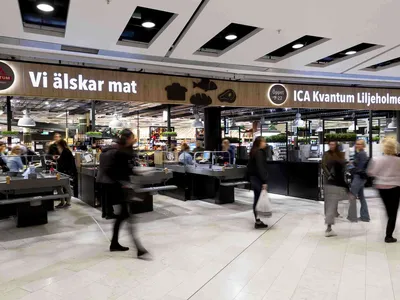 Ruotsin ruokajätit kertovat nyt hintojen alentamisesta, mutta varsinaisesta hintasodasta ei asiantuntijoiden mukaan vielä voi puhua.