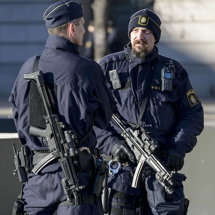 Ruotsissa suuri poliisiratsia yritykseen – ulkomaisia henkilöitä epäillään  palkatun haamutyöntekijöiksi | Kauppalehti