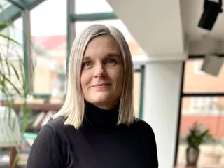 Riina Nevalainen on palkittu Vuoden journalistisena pomona vuonna 2020.