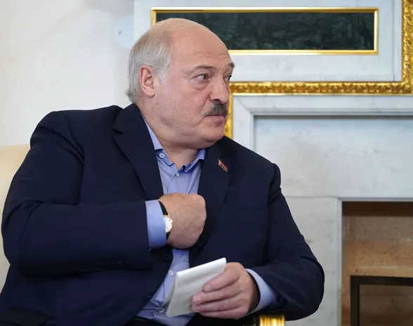 Valko-Venäjän johtaja Aljaksandr Lukašenka sanoo olevansa valmis käyttämään venäläisiä ydinaseita, jos maahan kohdistuu aggressioita.