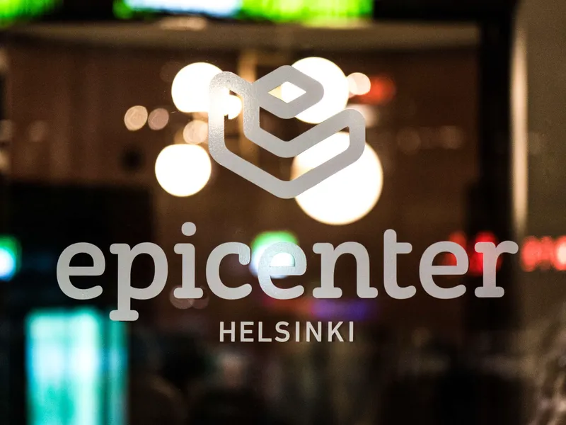Tukholman Epicenter järjestää noin neljästi vuodessa ”chip and beer” -juhlia, jossa tarjoillaan olutta ja halukkaat voivat ottaa itselleen mikrosirun.