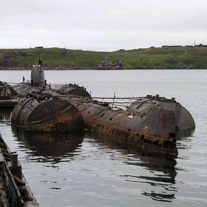 Vanhojen ydinsukellusveneiden karmea hautausmaa - Karanmeressä 5 kokonaista  sukellusvenettä, 16 reaktoria ja 17 000 säiliötä ydinjätettä |  Tekniikka&Talous