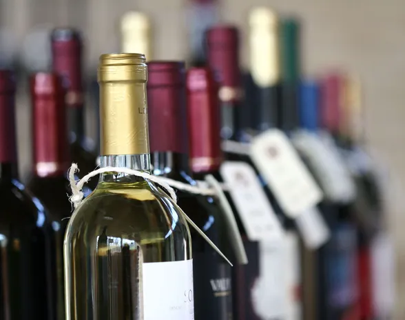 Alkoholin verkko-ostaminen ulkomailta kiinnostaa kuluttajia.