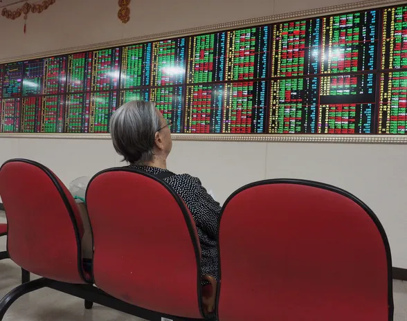 Kehittyvät markkinat ja reunamarkkinat nostavat salkun riskiä. Kuva on Taiwanin pörssistä Taipeissa.