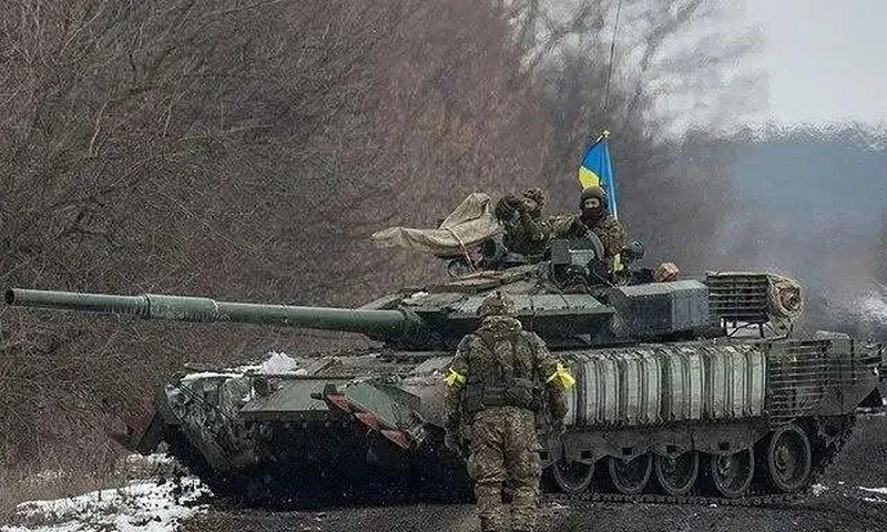 Ukrainan Armeijan Kaappaama Panssarivaunu Hajosi, Joten Sotilas Soitti ...