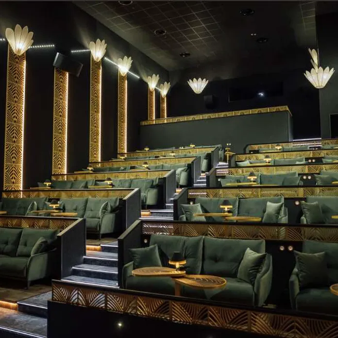 Voisiko elokuvateatterin valkokankaan korvata isolla näytöllä? | Mikrobitti