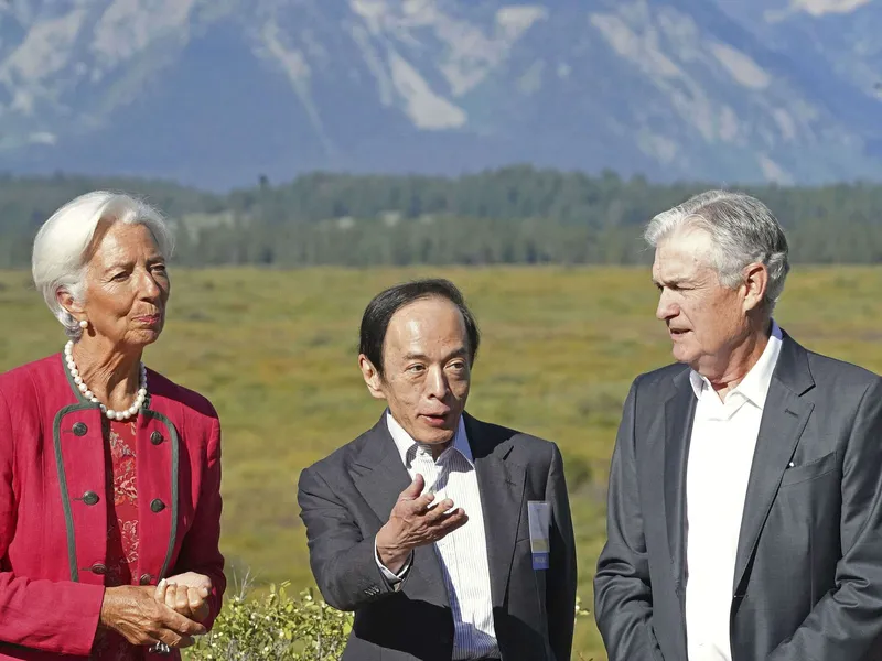 EKP:n pääjohtaja Christine Lagarde, Japanin keskuspankin Kazuo Ueda ja Fedin Jerome Powell osallistuvat parhaillaan Jackson Holen keskuspankkikonferenssiin Yhdysvalloissa.