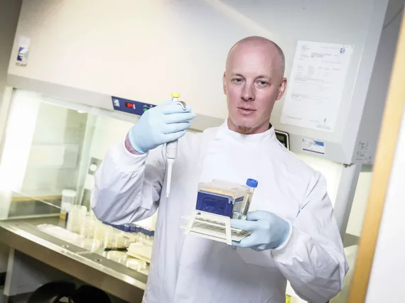 Pirullista ongelmaa ratkotaan Suomessa – Yritys eristää erikoisia viruksia vaihtoehdoksi antibiooteille