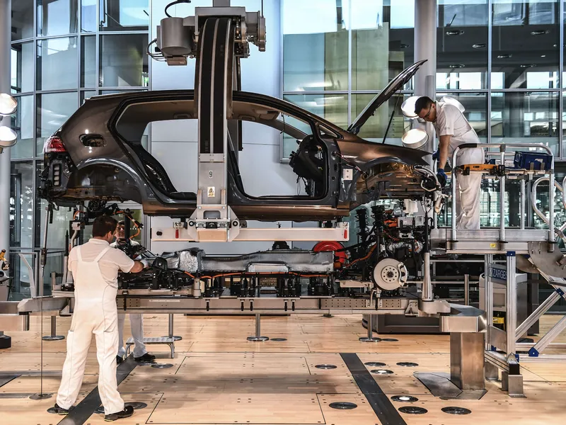 Volkswagen alkoi valmistaa sähkökäyttöisen Golf-mallin autoja Dresdenissä viime keväänä.