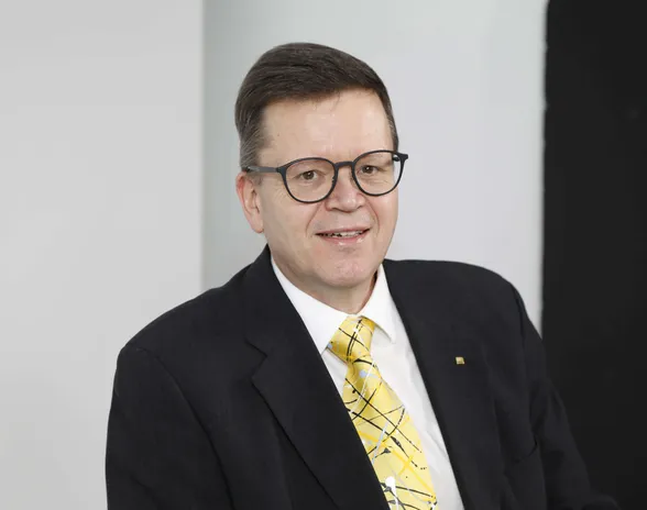 Taksiliiton toimitusjohtaja Timo Koskinen toivoo tiukennuksia taksiluvan saamisen ehtoihin.